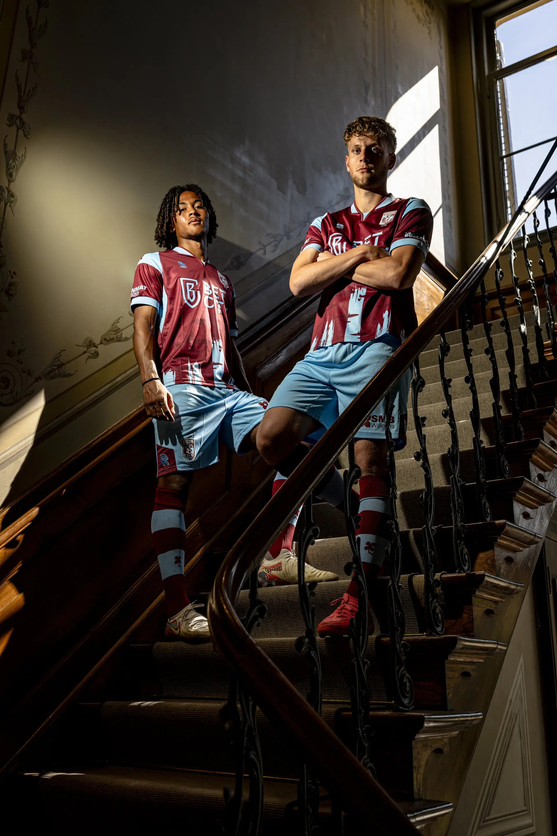 Dit zijn de Vitesse voetbalshirts 2024-2025