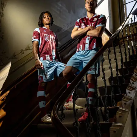 Dit zijn de Vitesse voetbalshirts 2024-2025