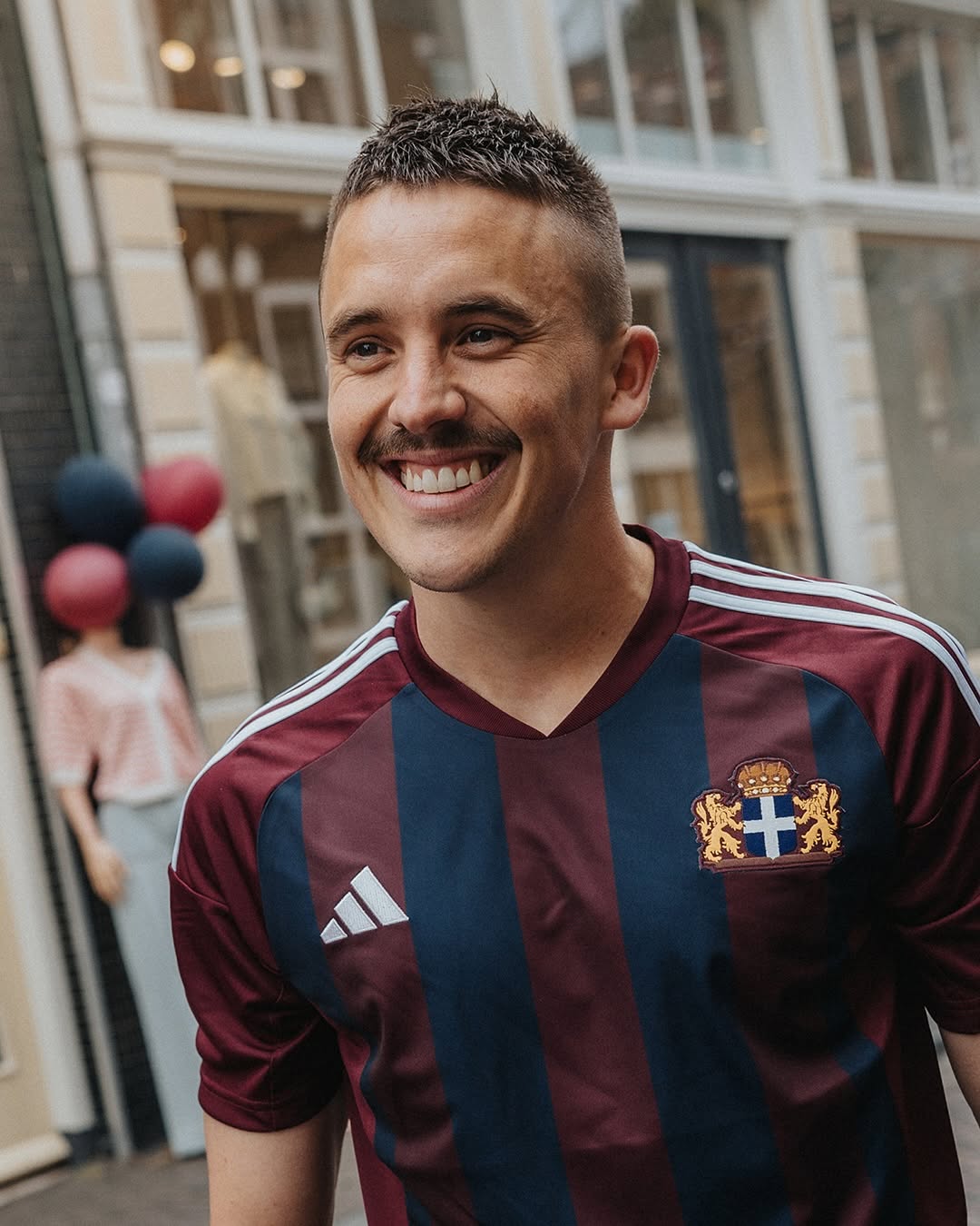 PEC Zwolle brengt met voetbalshirt ode aan Leo Major met speciaal voetbalshirt